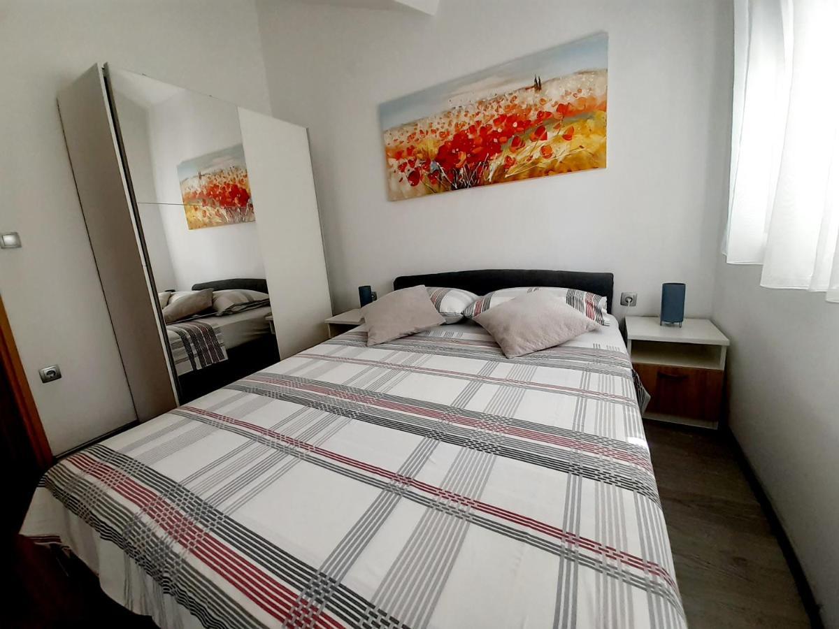 Apartmani Vera Примоштен Экстерьер фото